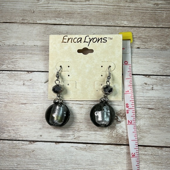 Offered in a live - Picture 2 of 5